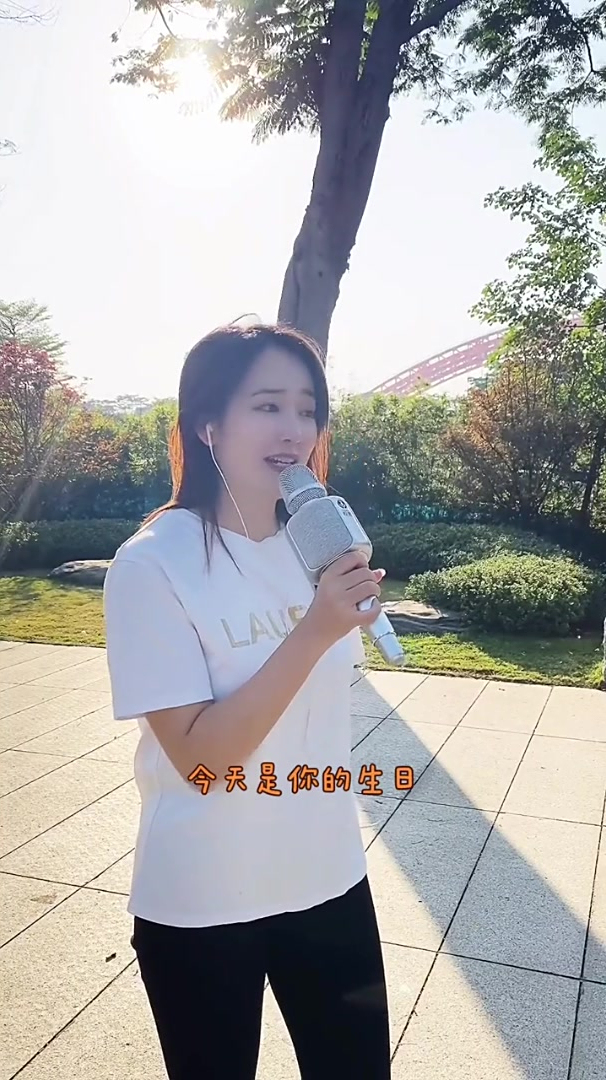 专业歌手杨娇户外直播唱歌,欢迎大家观看