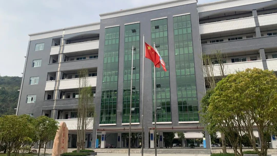 辰溪一中是怀化市重点中学,湖南省体育传统项目学校,怀化市双文明学校