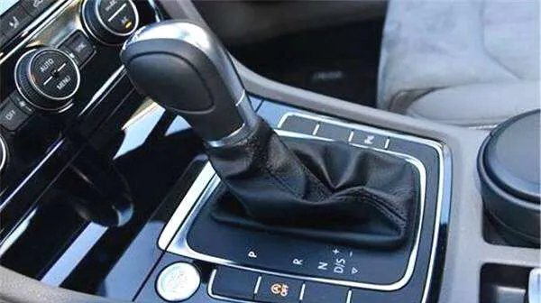 手自一体的车,高速行驶中可不可以随意切换到手动挡?