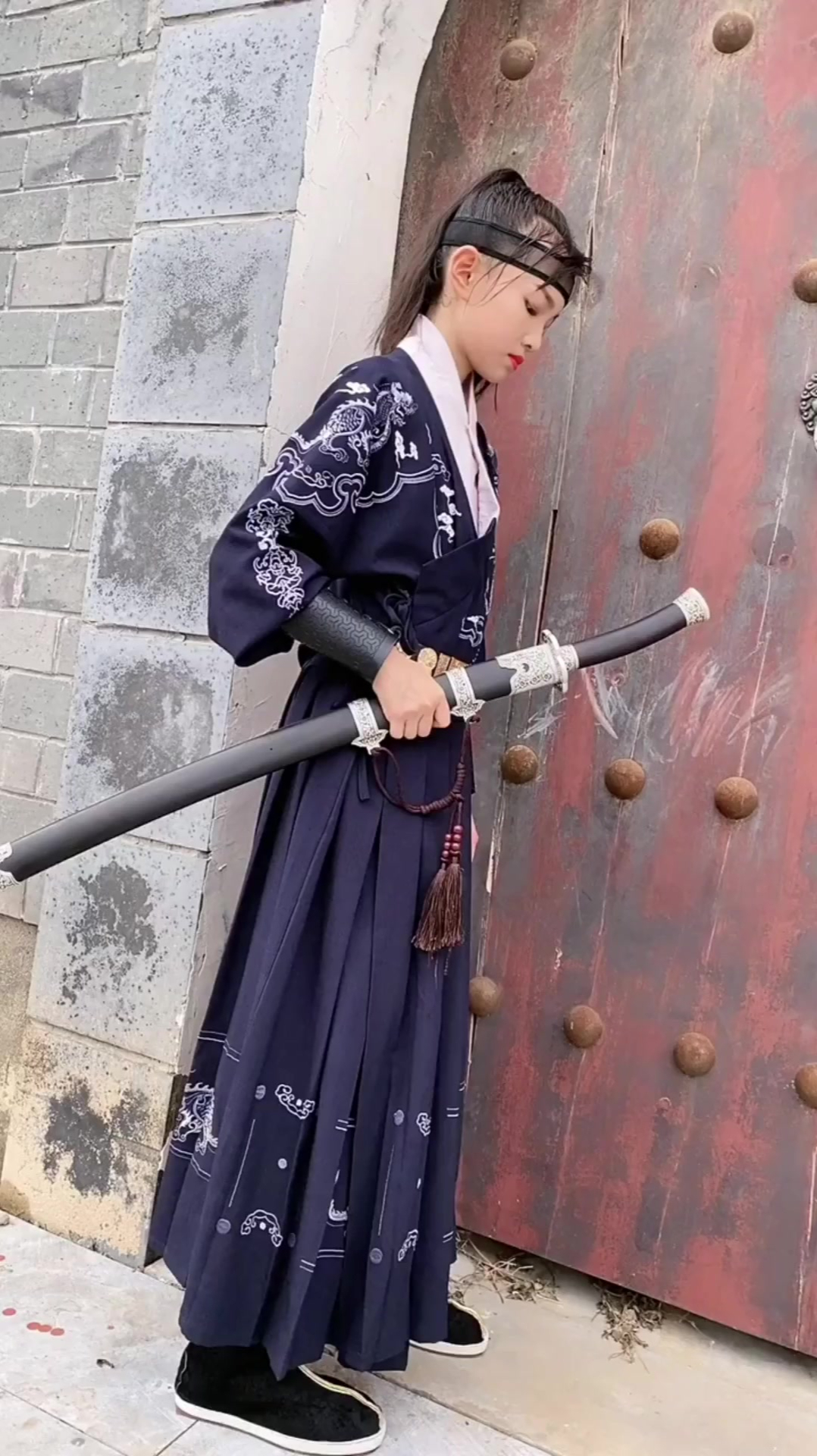 宋小睿古装扮相,以后说不定要去演戏,现在也只是为未来铺路吧