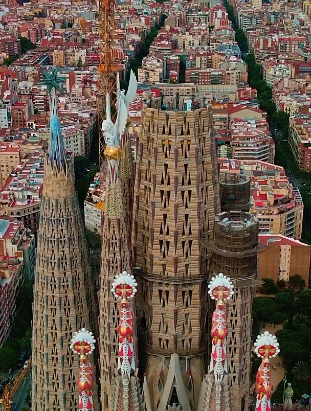 航拍西班牙巴塞罗那天主教大教堂,神圣家族大教堂,巴塞罗那