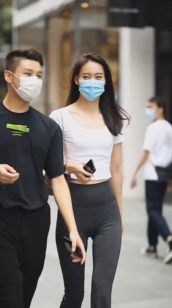 深哥拍美女我一直在好奇小姐姐上厕所怎么办