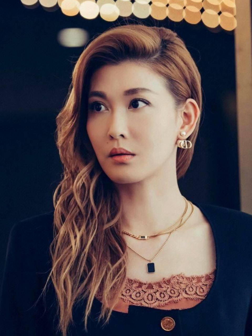 李彩桦的故事像一部精彩电影,用自己的才华和努力书写传奇