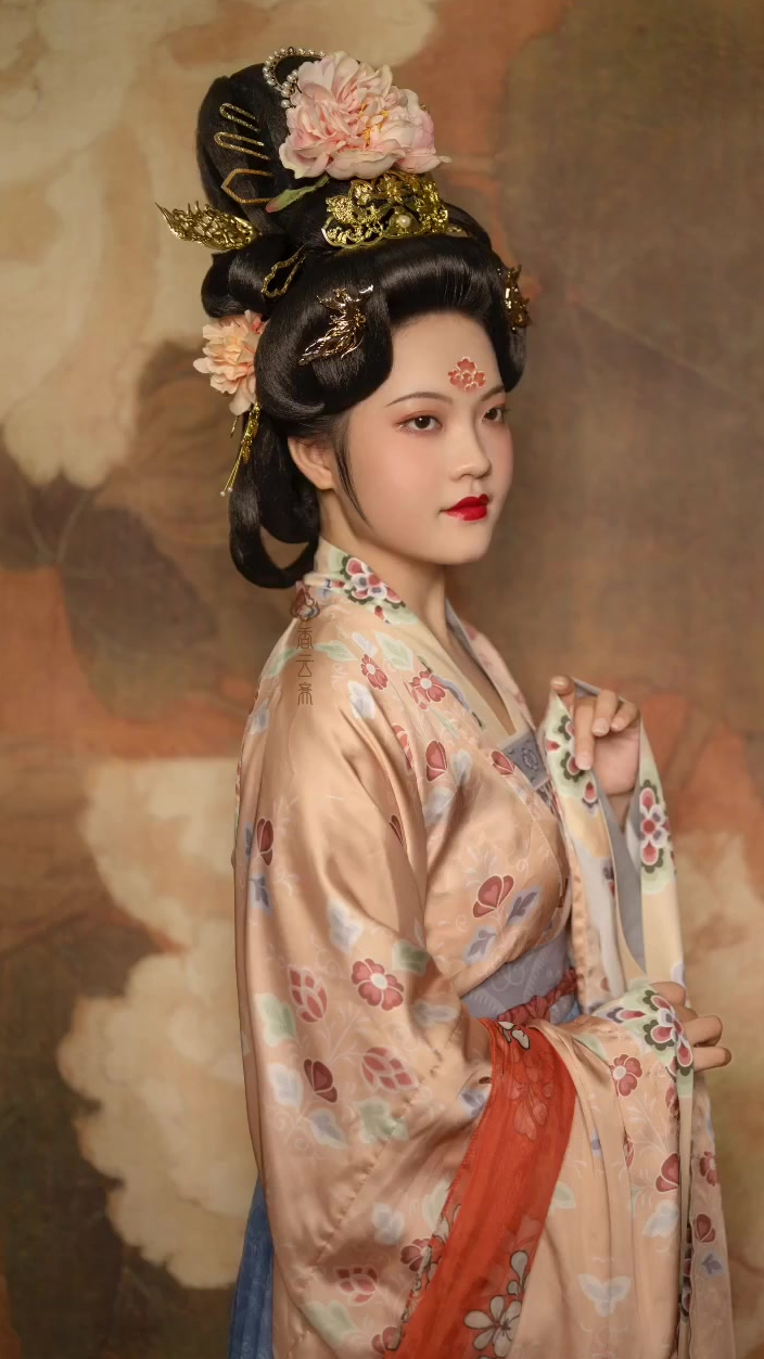 唐朝花钿妆发详细教学