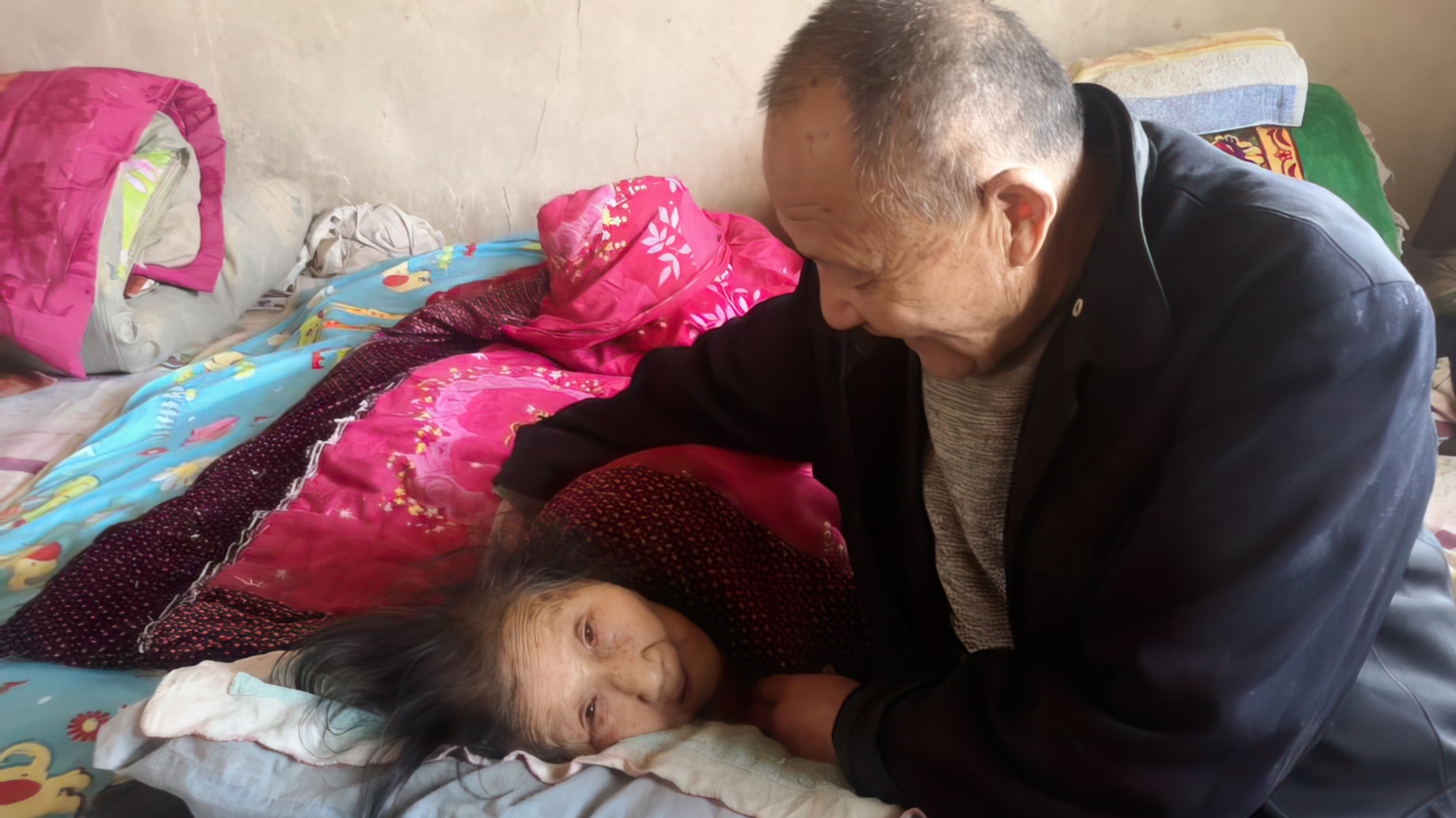 伺候母亲6年老婆天天记账,我笑她小肚鸡肠,母亲去世后我才懂了