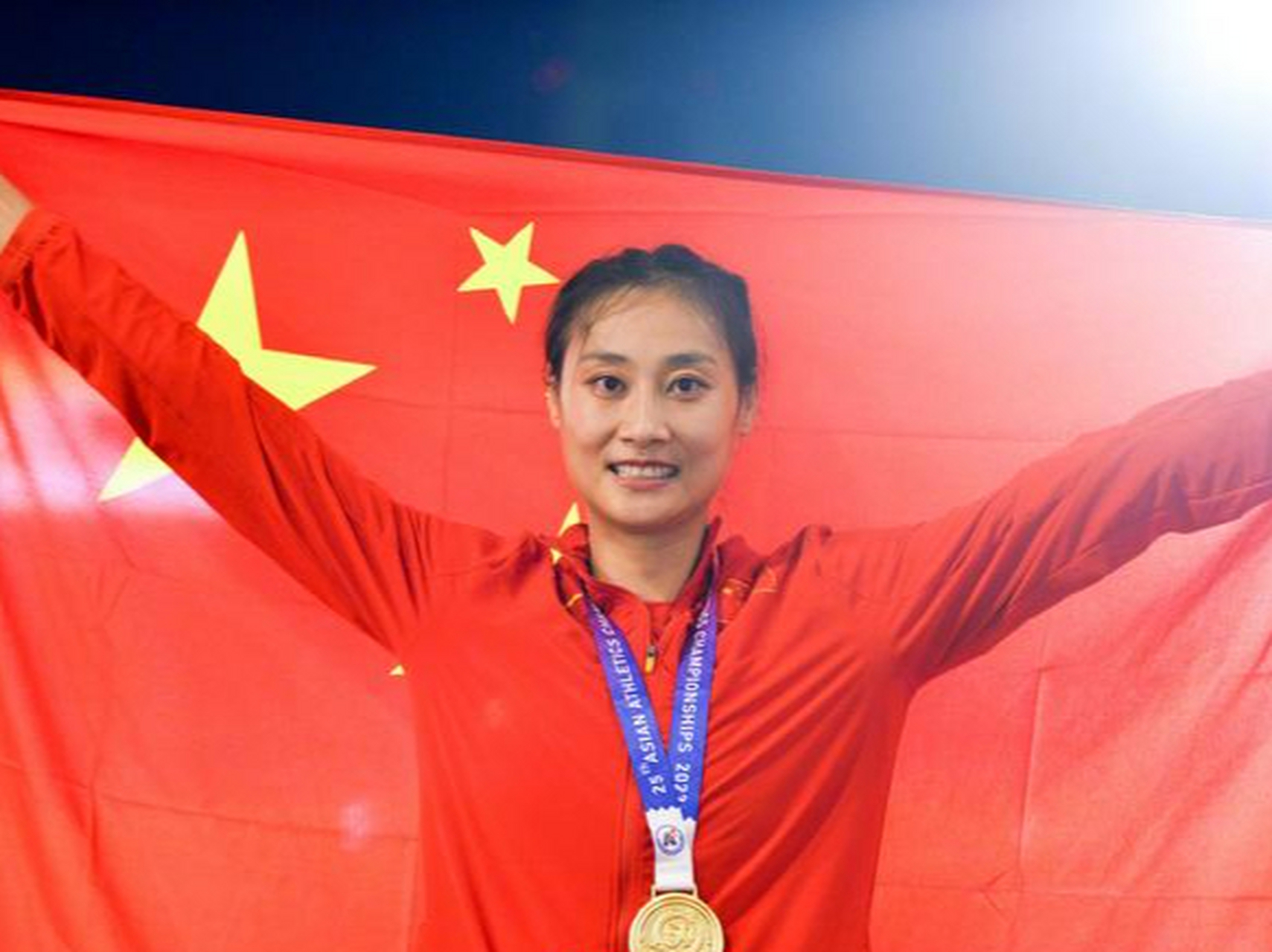 李玲夺得亚锦赛女子撑杆跳高冠军# #亚锦赛女子撑杆跳李玲4米66夺冠