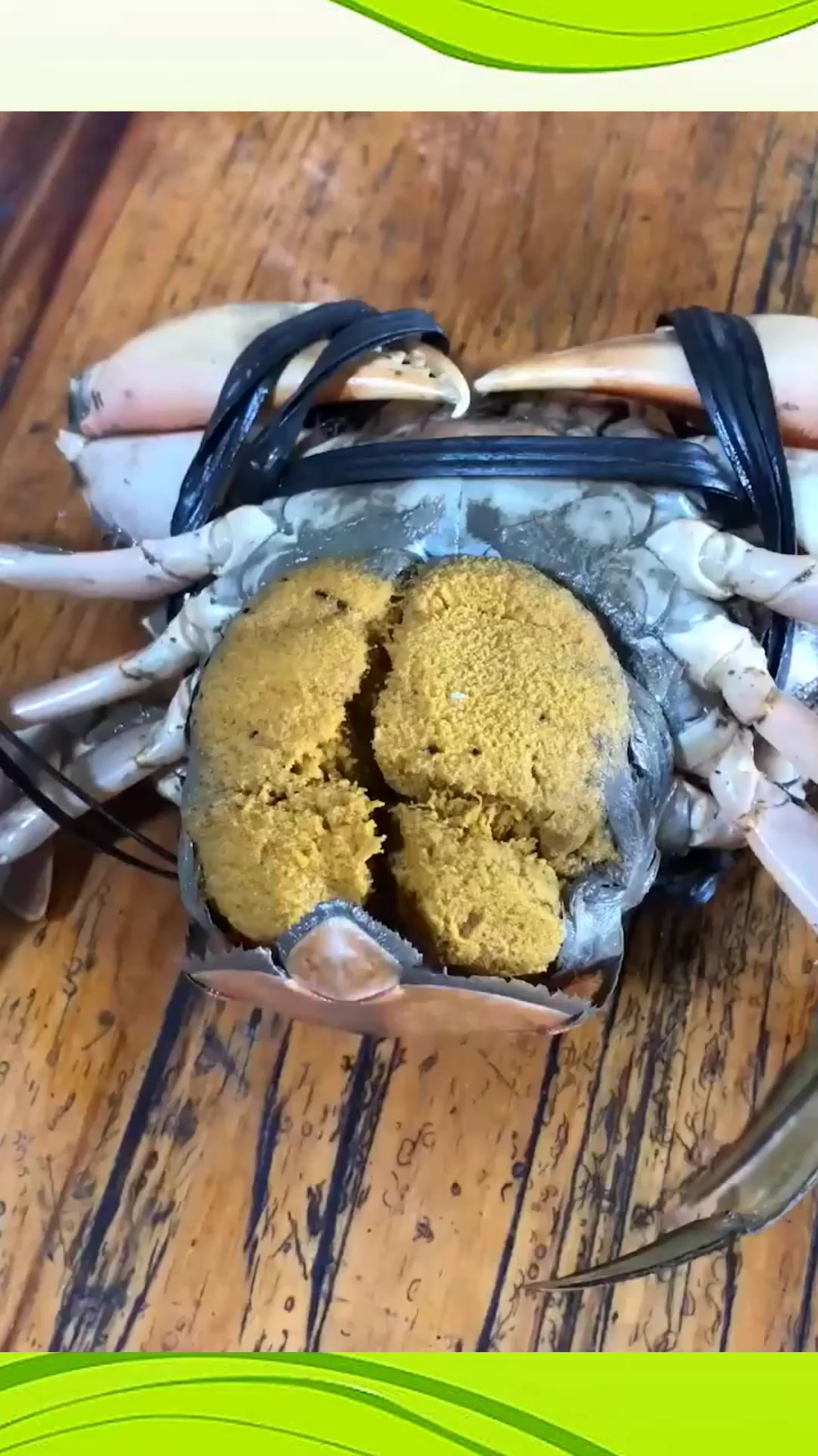第一次看到这样的螃蟹,这一圈黄的是啥,好吃吗?
