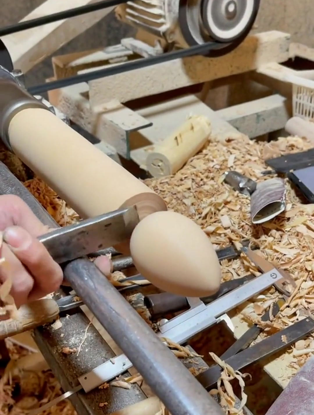 如何把木头打磨成完美的圆形