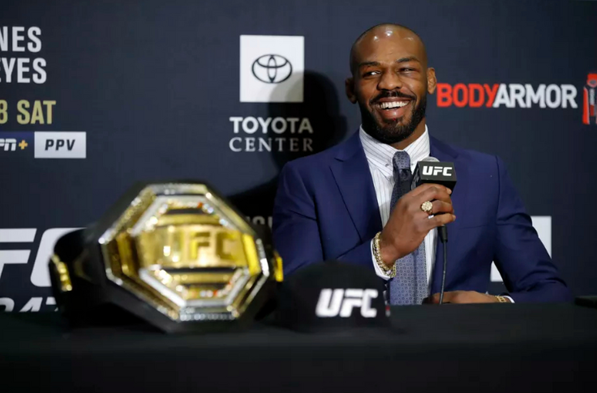 乔纳森·德怀特·琼斯(英语:jonathan dwight jones,1987年7月19日—)