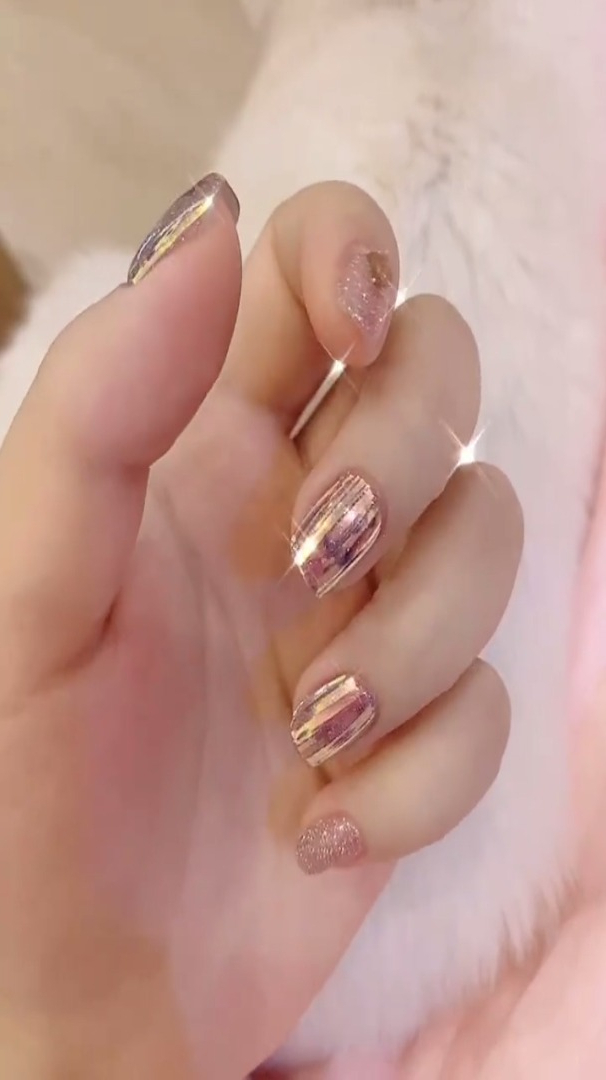 做了小红书爆款美甲真香快过年回家了跑去折腾指甲