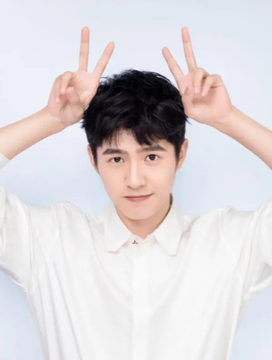 谁能拒绝,一个拥有,率真笑容的刘昊然呢