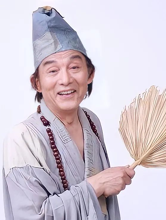 "活佛济公"游本昌:52岁演济公走红,三件怪事让他皈依佛门6-度小视