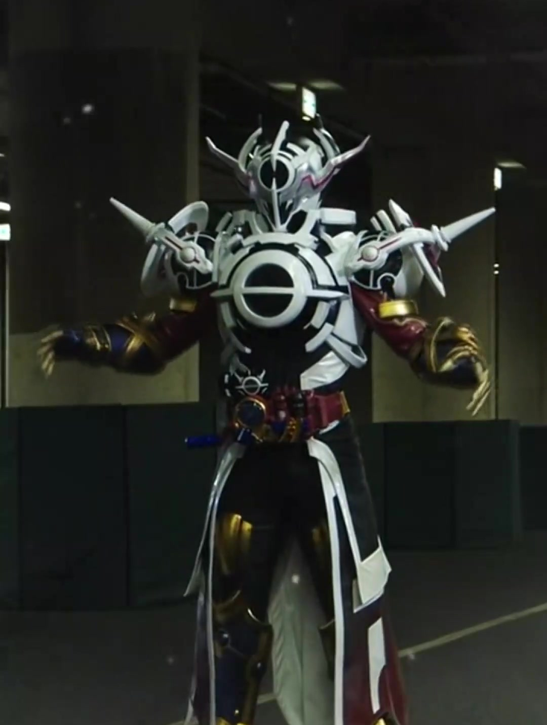 新十年最强扮猪吃老虎,令人惊惧的黑洞降临,e总实锤最帅反派!