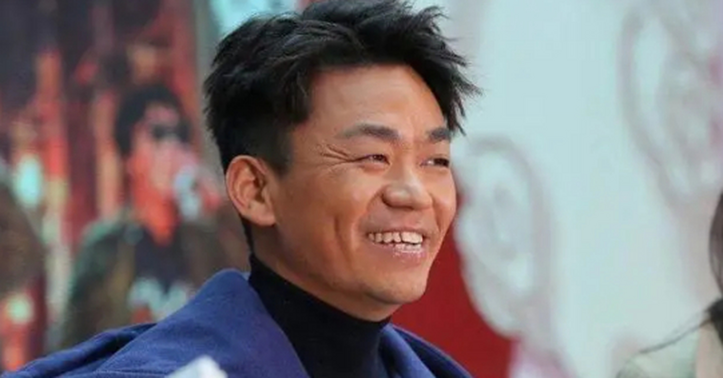 "正当众人以为王宝强会怒怼黄渤时,不曾想,他笑着说了一句话,引得众人