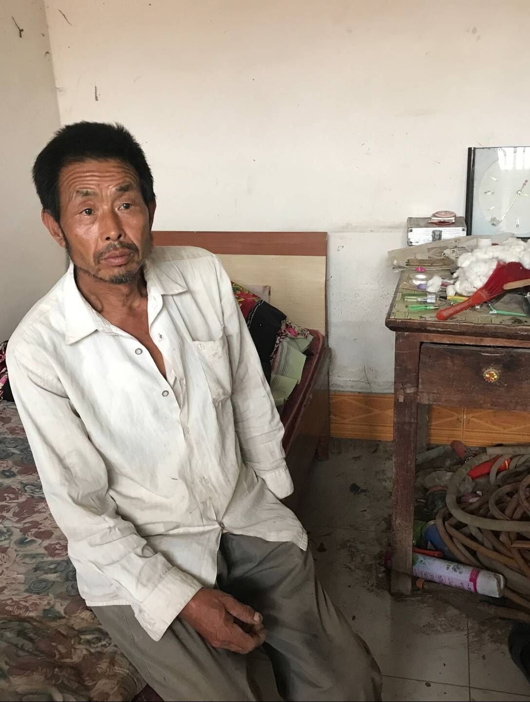 智障老人贷款15万,神秘人取钱后消失,侄子:一到十他都数不清1-度小视