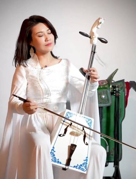 马头琴大师苏尔格演奏一首《忘不了》欢迎大家观看-度小视