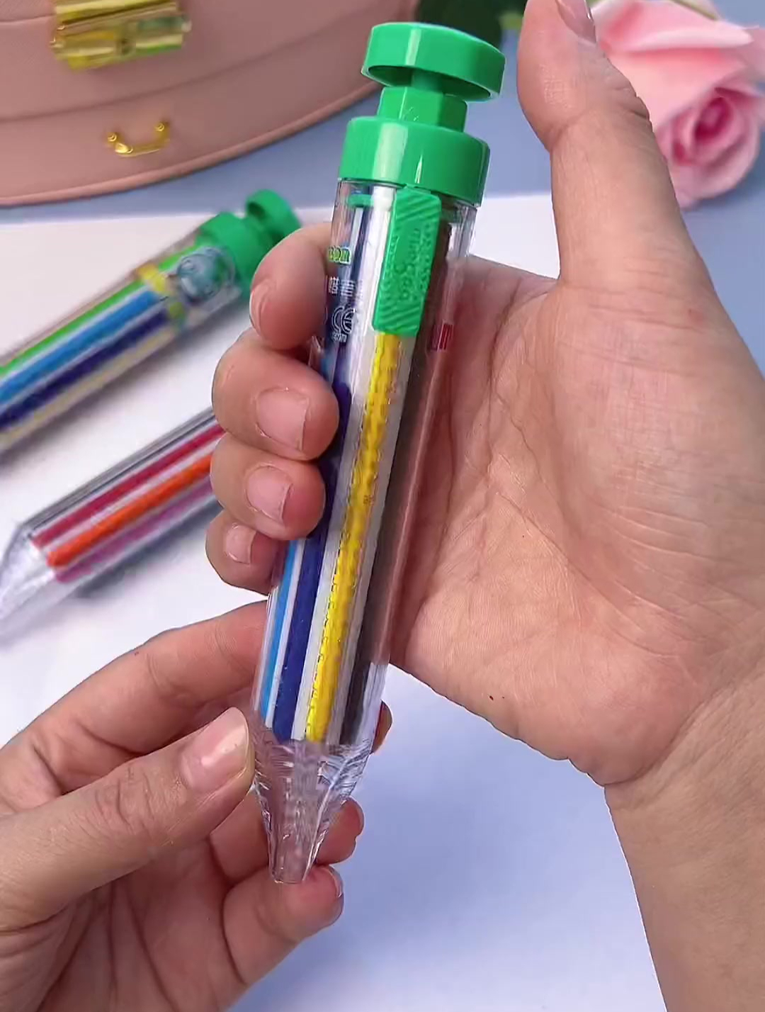 8色按动式蜡笔 1支笔有八个颜色 画画什么的拿一支笔足够啦