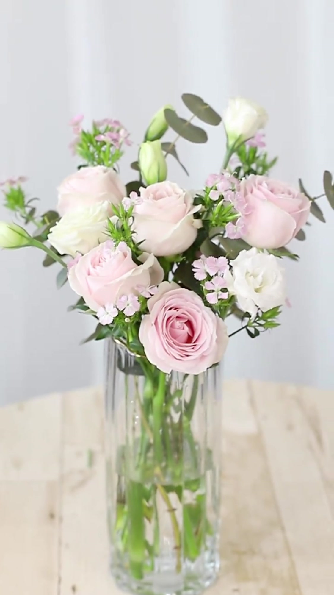 雪山玫瑰相思梅的少女粉搭配插花教程