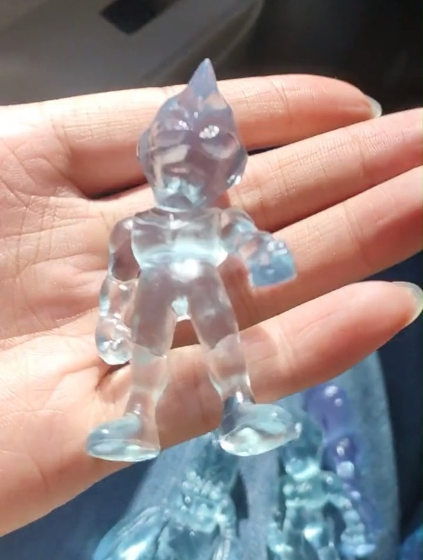 爆款奥特曼水晶遇光变色创意公仔,赶快入手吧-度小视