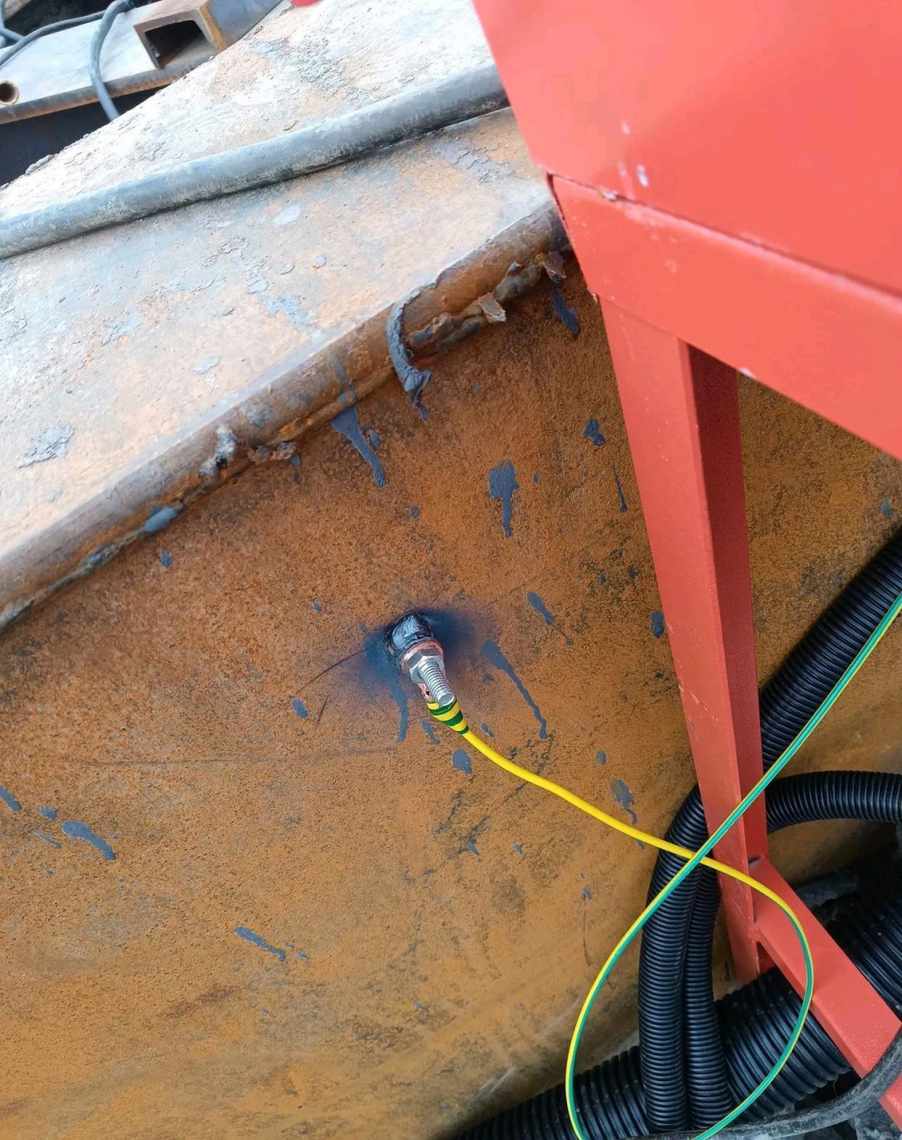 请你们帮我评审一下,我们在工程中使用的临时电箱接地方法