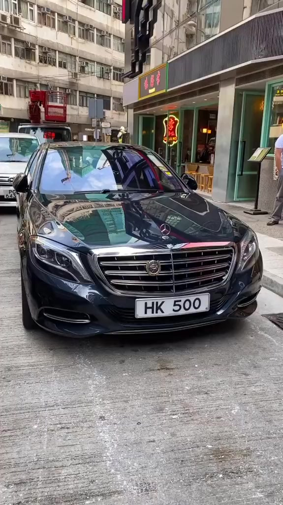 香港hk500号车牌配上迈巴赫奔驰s500威武霸气啊