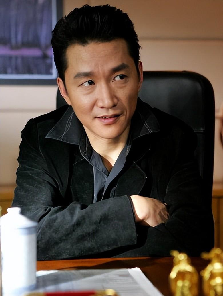 "豪哥"赵燕国彰:从农村走出来,演张世豪走红,娶瑞典妻子