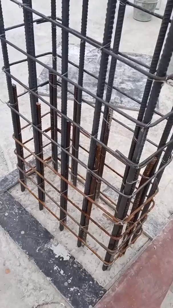 懂行的指导下?农村盖房子钢筋这样配置可行吗?