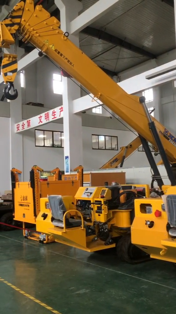 贝特工业10吨履带式蜘蛛吊车起重机展示狭小空间吊装能手