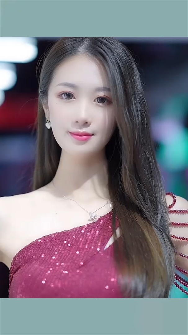 绝世风雅:美女看来小姐姐还是喜欢花多的