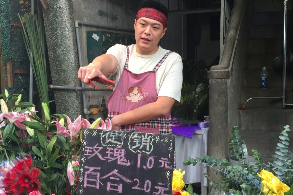 带走德云社最美报幕员,跟着搭档曹云金翻红,刘云天成了人生赢家