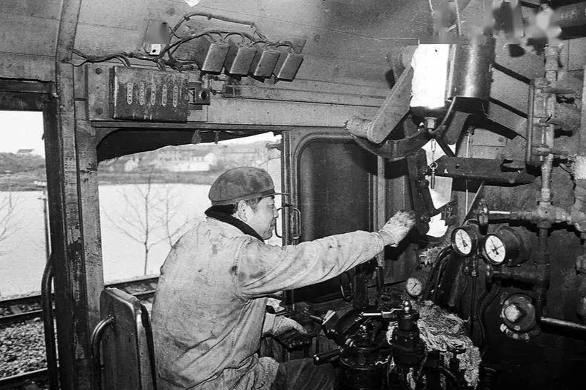 1986年,平齐线三林站列车侧面冲突事故:为赶时间列车任性超速