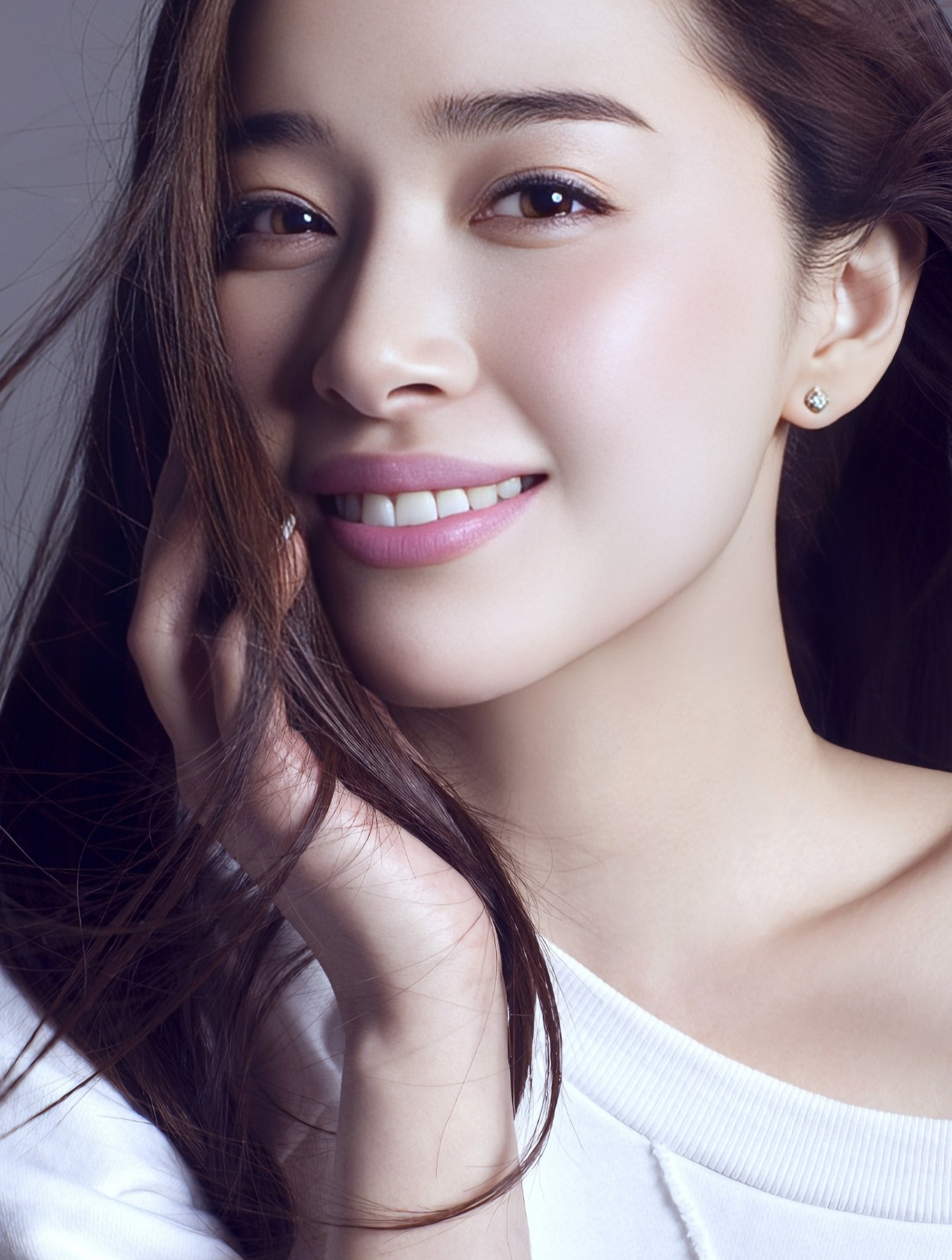 很喜欢阚清子的琥珀色眼眸,衬的她楚楚可怜,清纯动人