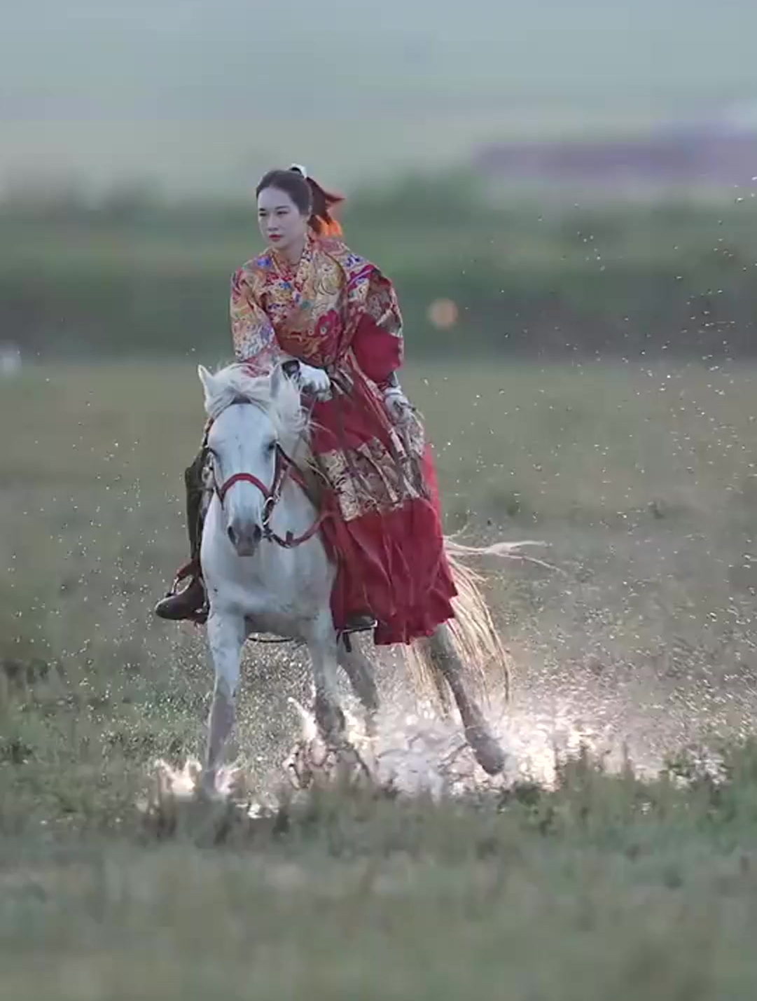 骑白马的不一定是王子,也不一定是唐憎,有可能是个美女-度小视
