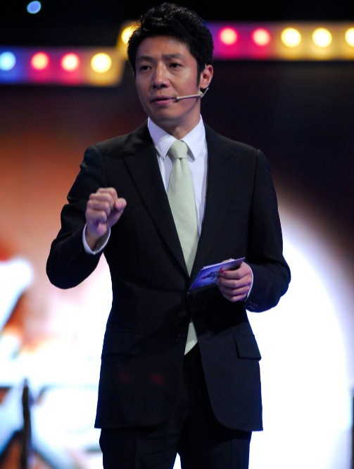 撒贝宁穿越2500多年对话老子 讲解何为道德经