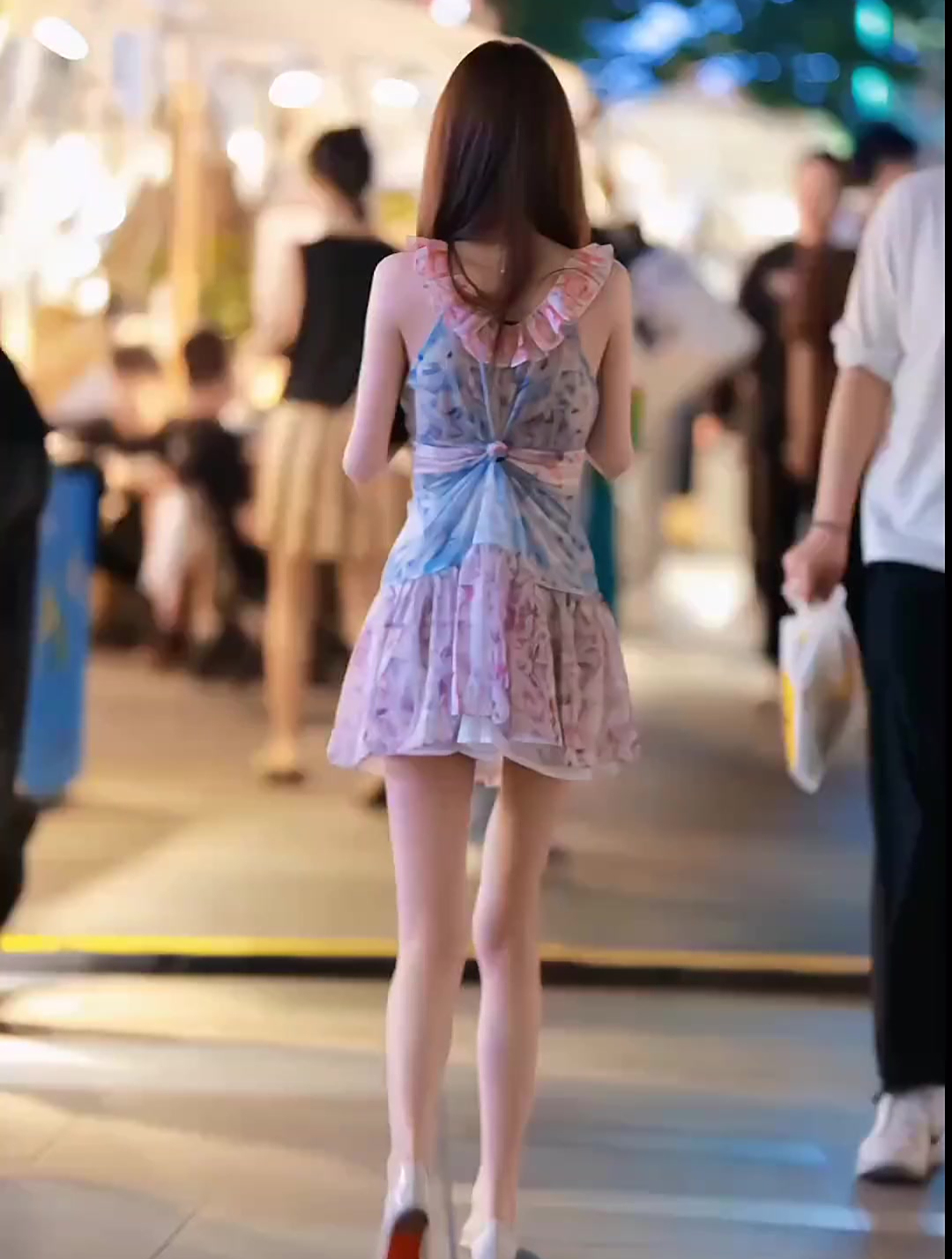 街拍气质美女小姐姐背影杀