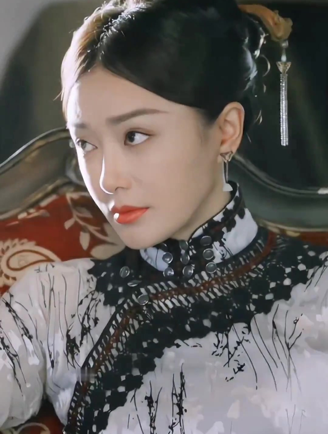 论秦岚与旗袍的适配度,看这身材谁敢相信姐姐已经43了!