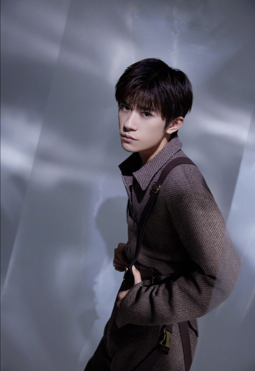 tfboys眼部特写#  67#tfboys眼眸中倒放时间