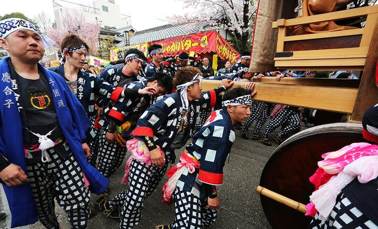 古代琉球的民俗宗教中各类年节祭祀有何特别之处?