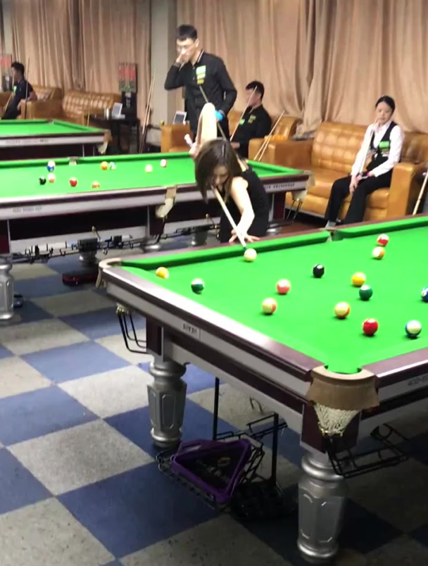 台球女神王玉丹,战衣一穿谁都不爱,真想一杆子捅进那深渊!-度小视