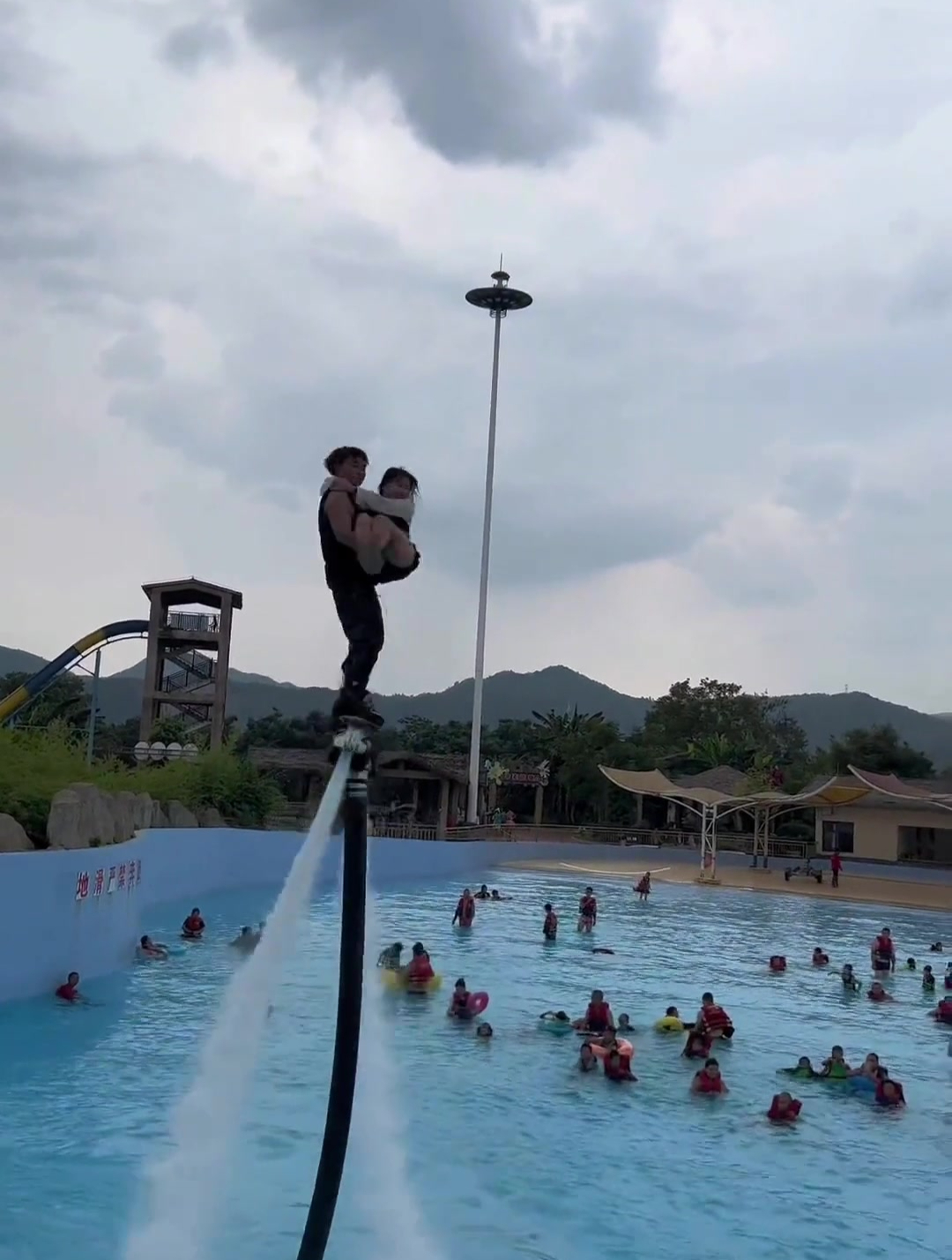 三亚必须体验项目,水上飞人,是必须要体验的-度小视