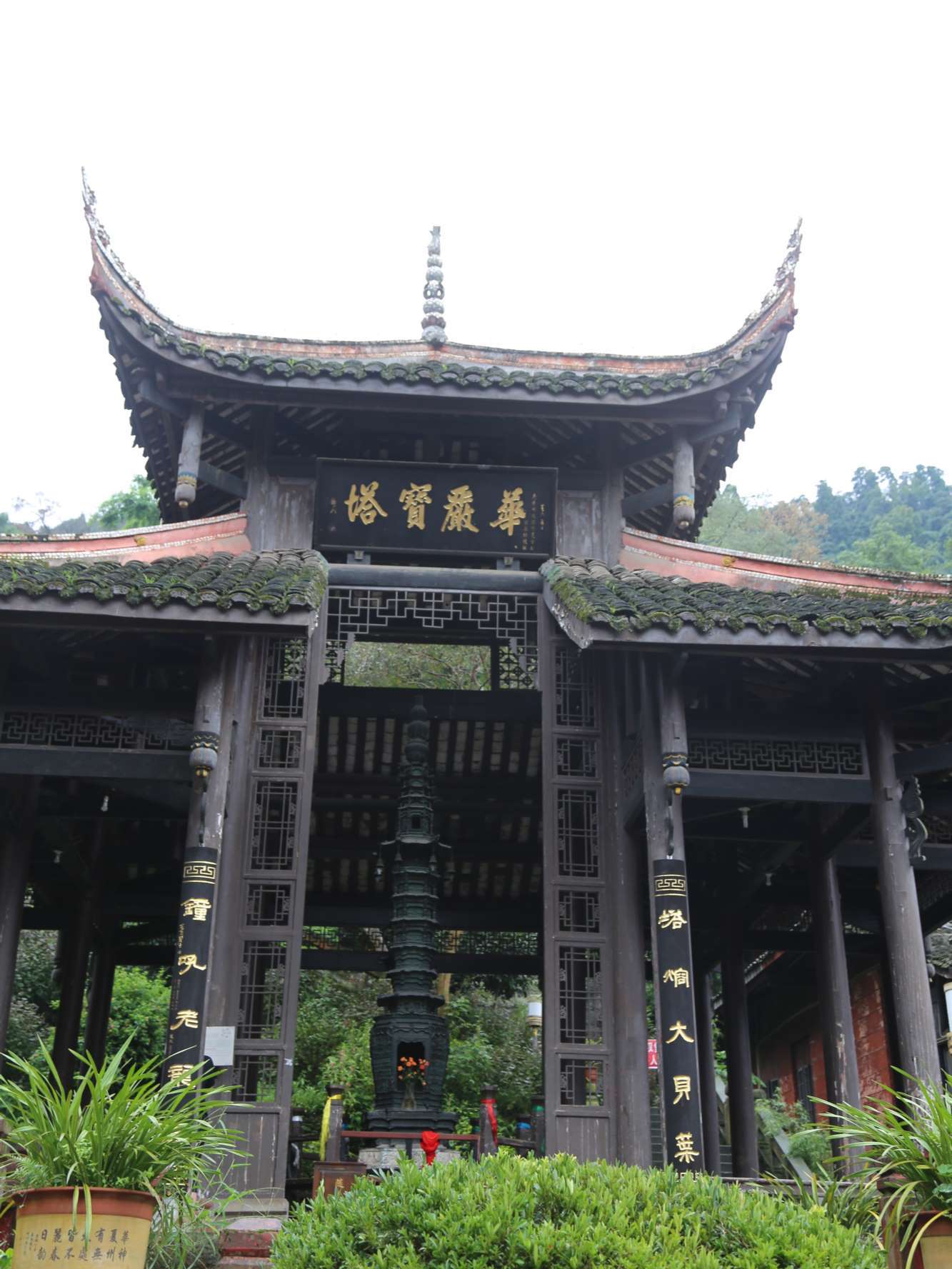 峨眉山伏虎寺华严宝塔是我国冶金艺术的精品