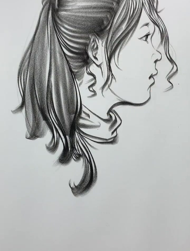 自画像女生马尾辫素描图片