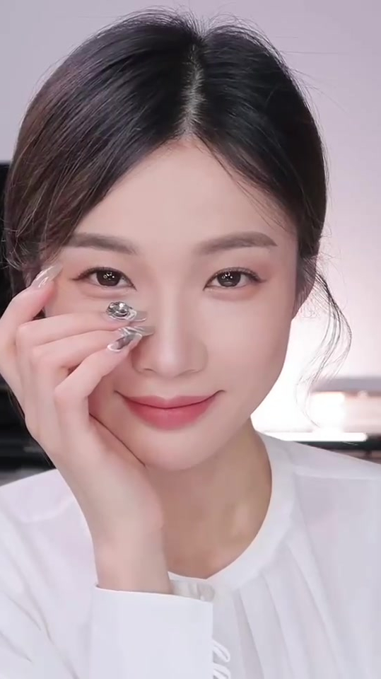 5个李沁妆容思路|方脸的高级睿智感画法