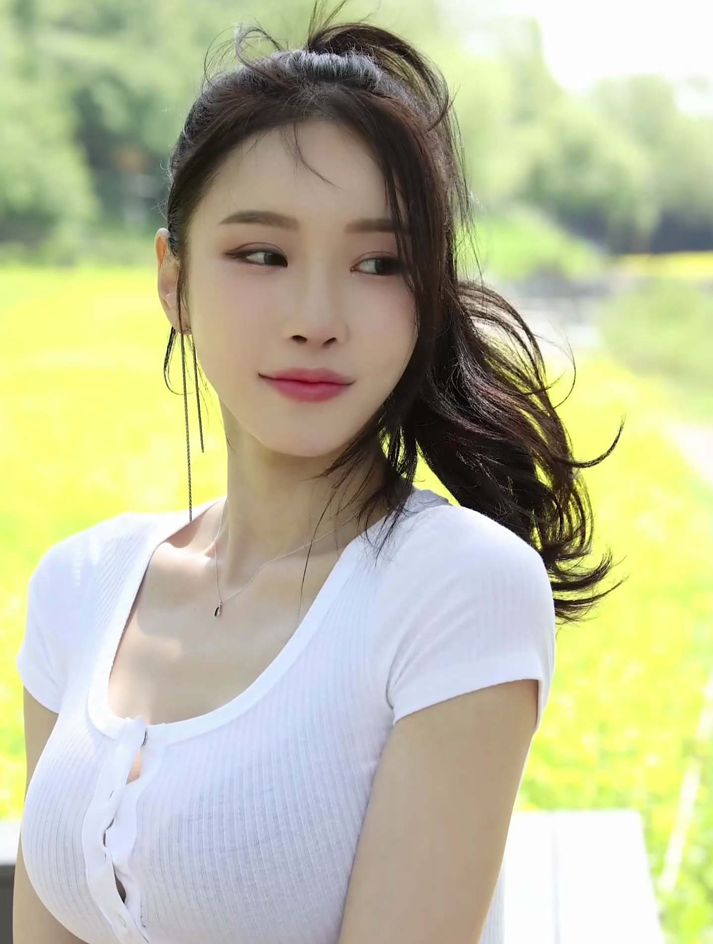 街拍时尚模特尤里安,水灵秀气,天生丽质