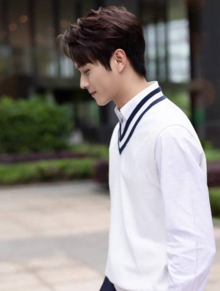 许凯真的是契合一切小说的男主角-度小视