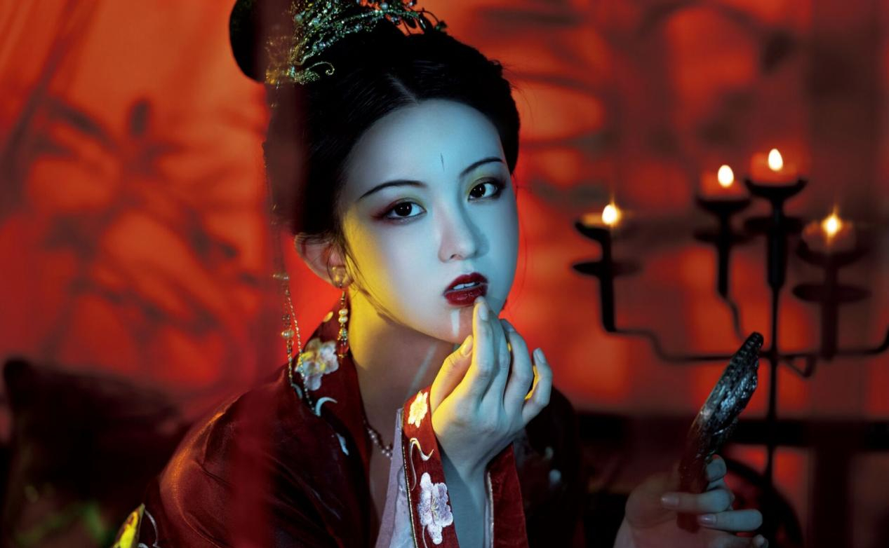 穿腻了仙气风汉服,不如试试"鬼新娘"汉服,端庄又高贵