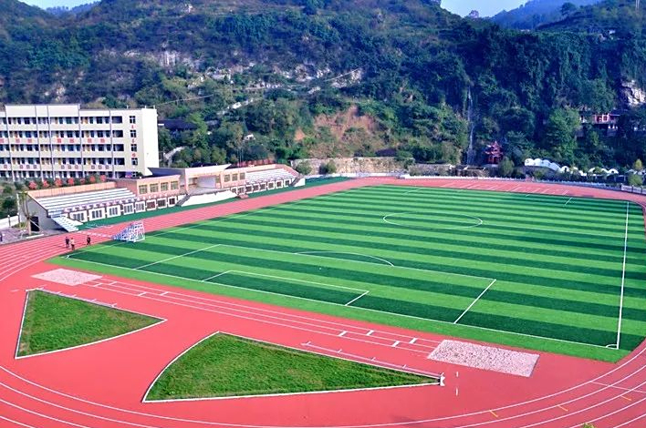 辰溪一中是怀化市重点中学,湖南省体育传统项目学校,怀化市双文明学校