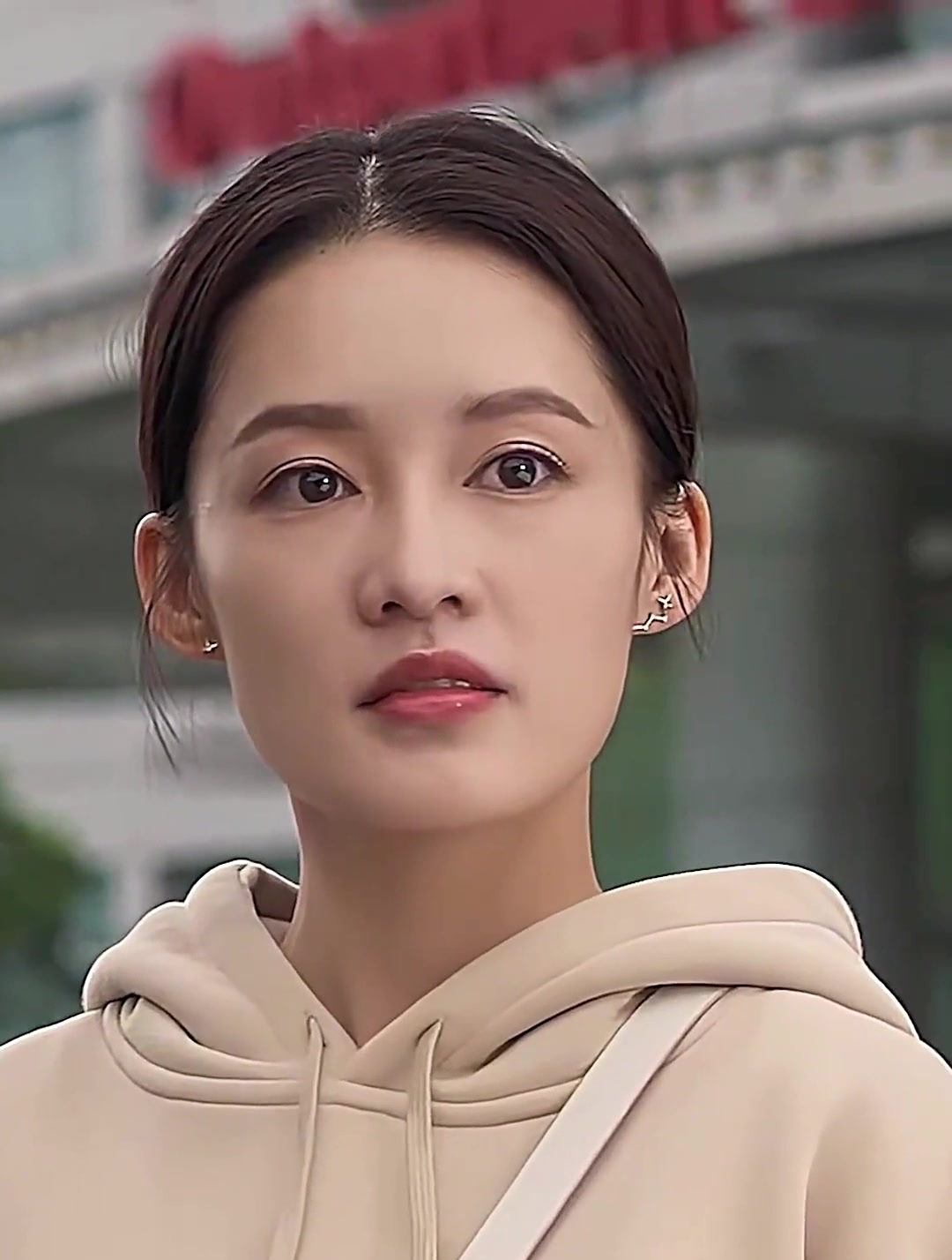 李沁刚出道时照片被扒,那时没有美颜滤镜的她,这颜值也太漂亮了-度小