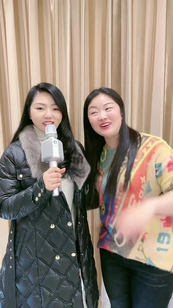 罗娇和歌手小平直播唱歌欢迎大家观看