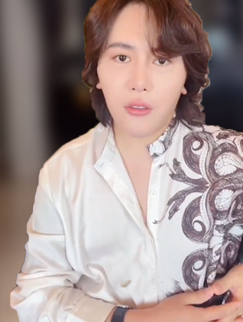 王红权星:千万翡翠堆满豪宅,送父母十亿豪华庄园,身份看呆众人-度小视